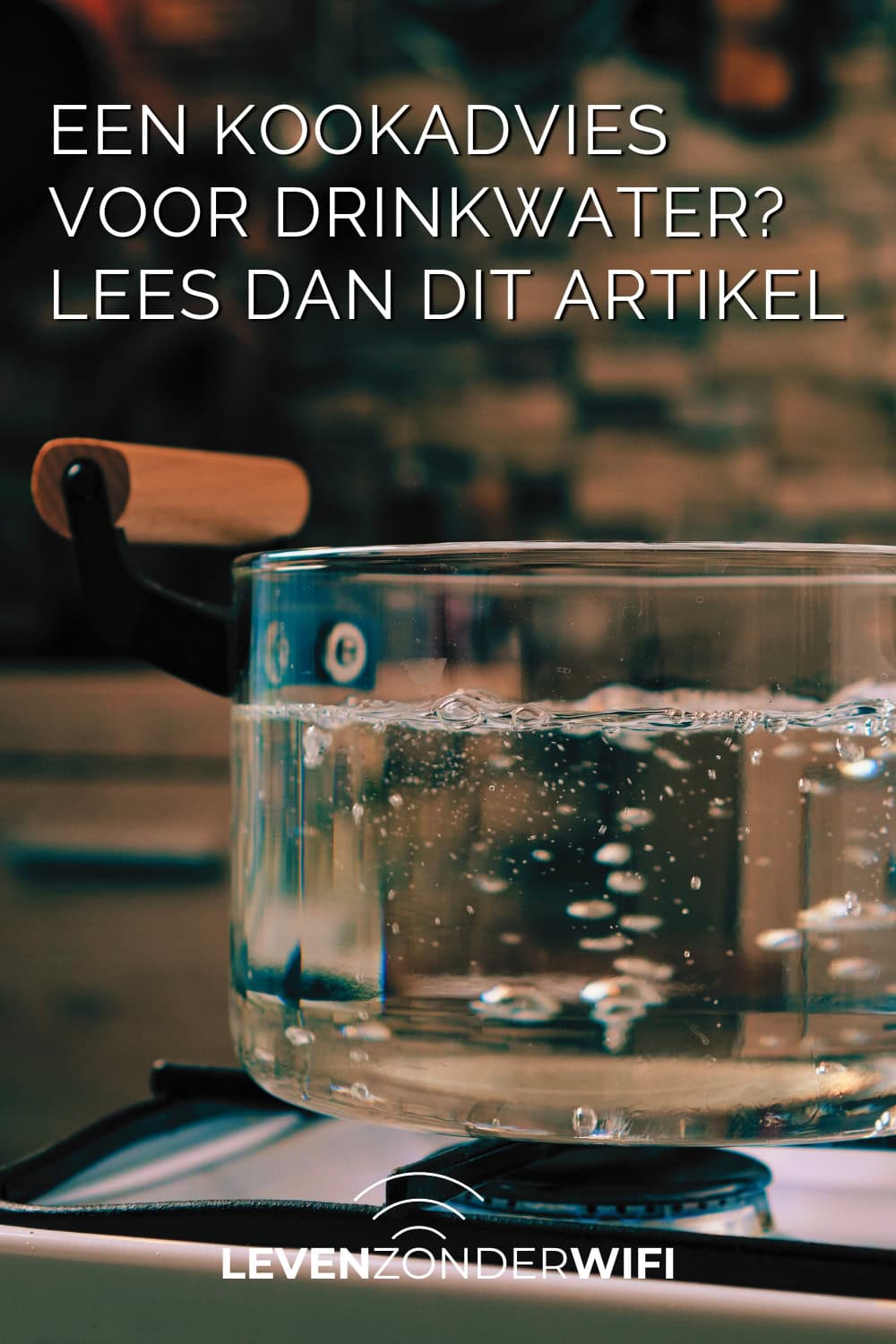Een kookadvies voor drinkwater Pinterest - Tekst over een afbeelding van een glazen pan met kokend water