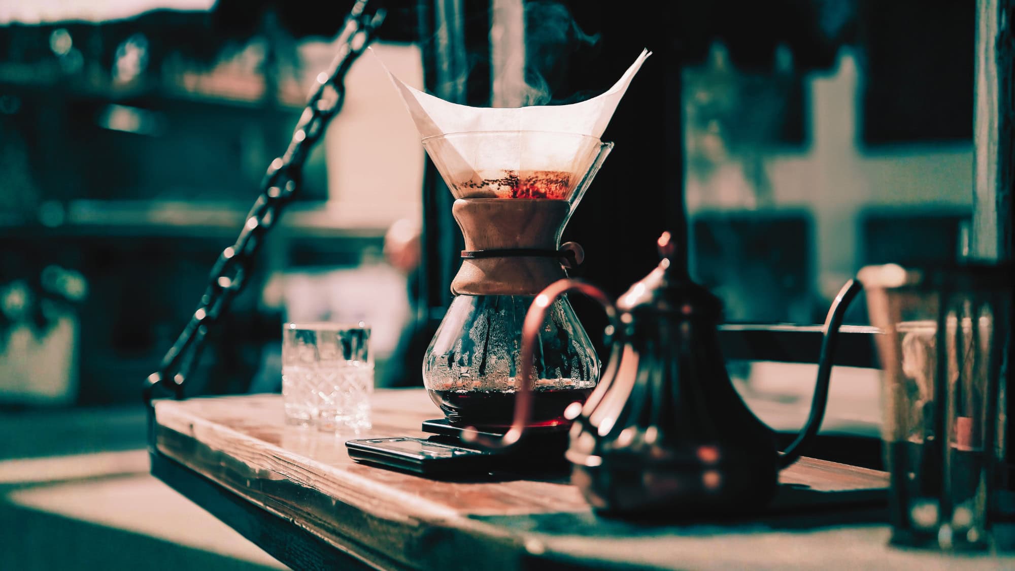 Koffie of thee zetten zonder stroom: zo doe je dat eenvoudig en lekker