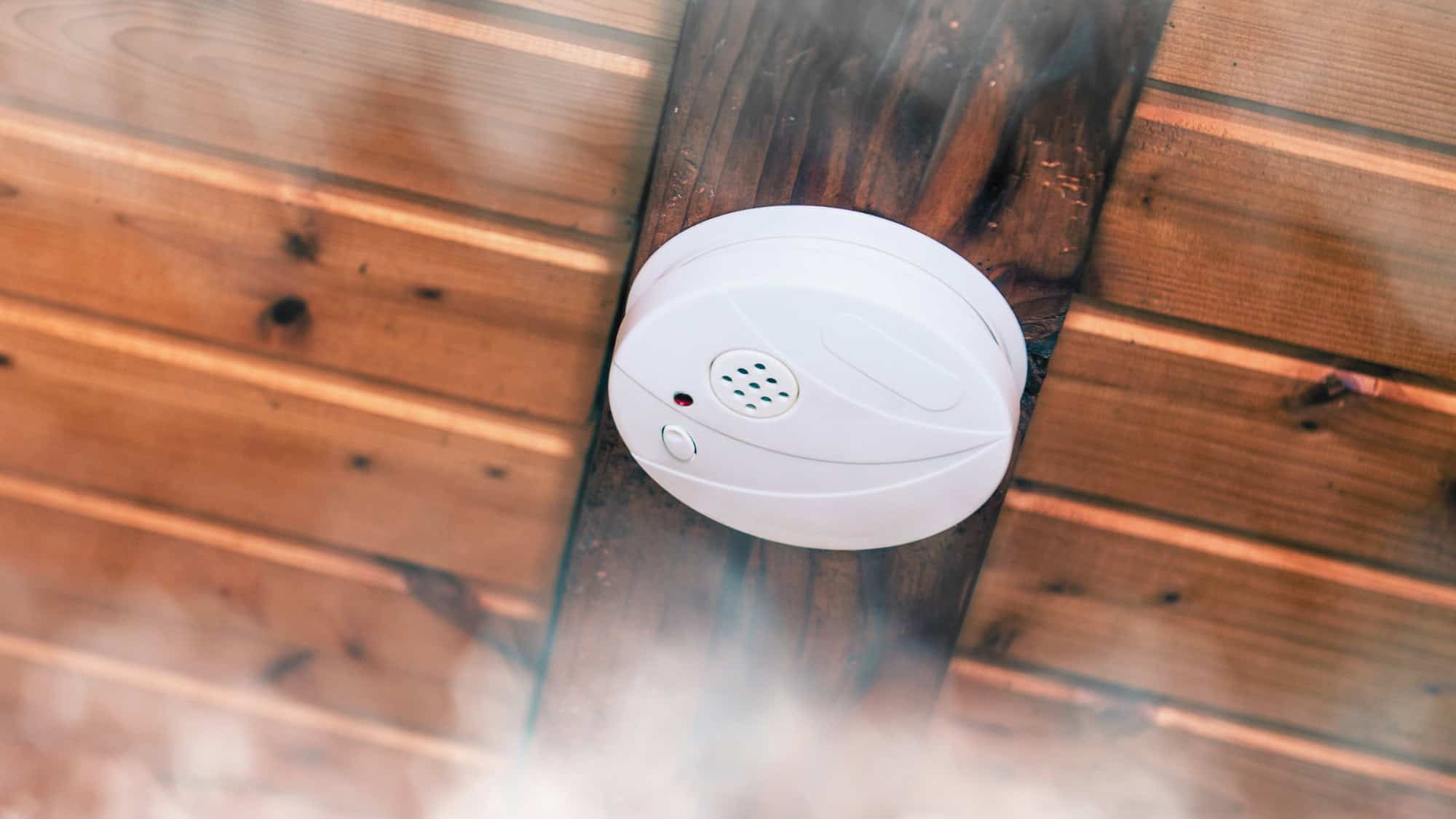Waarom rookmelders en koolmonoxidemelders op batterijen onmisbaar zijn bij stroomuitval