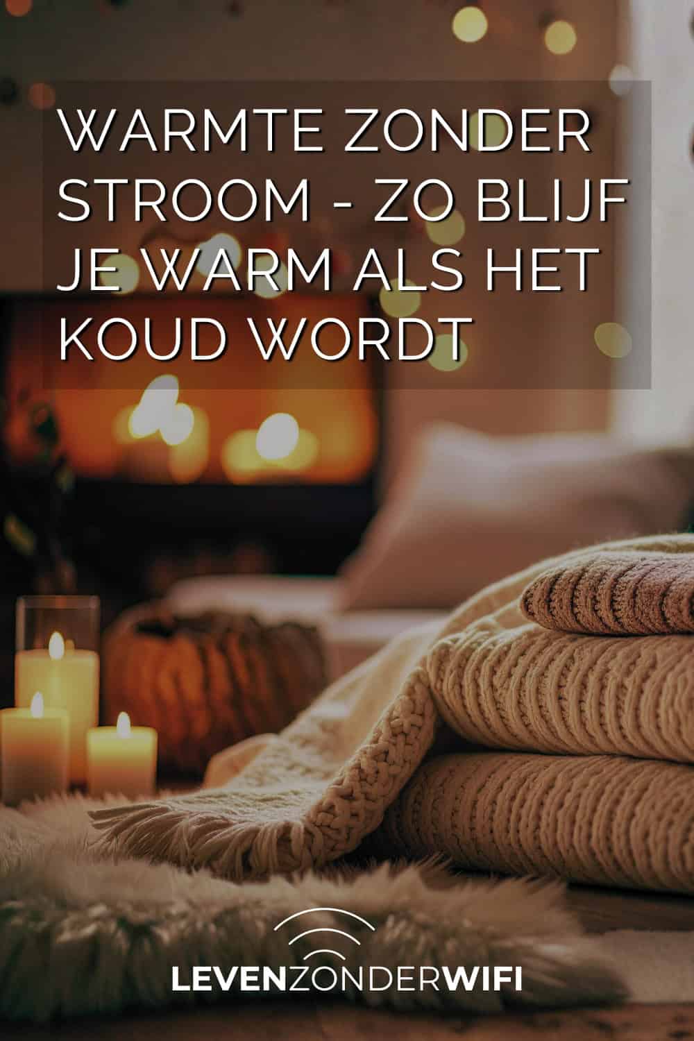 Warmte zonder stroom zo blijf je warm als het koud wordt - Een stapel dekens, brandende kaarsen en een open haard op de achtergrond