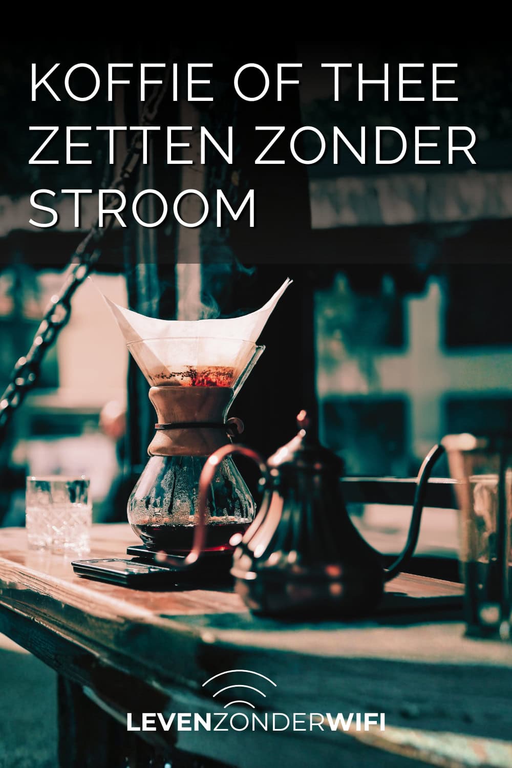 Koffie of thee zetten zonder stroom - een kan met koffiefilter