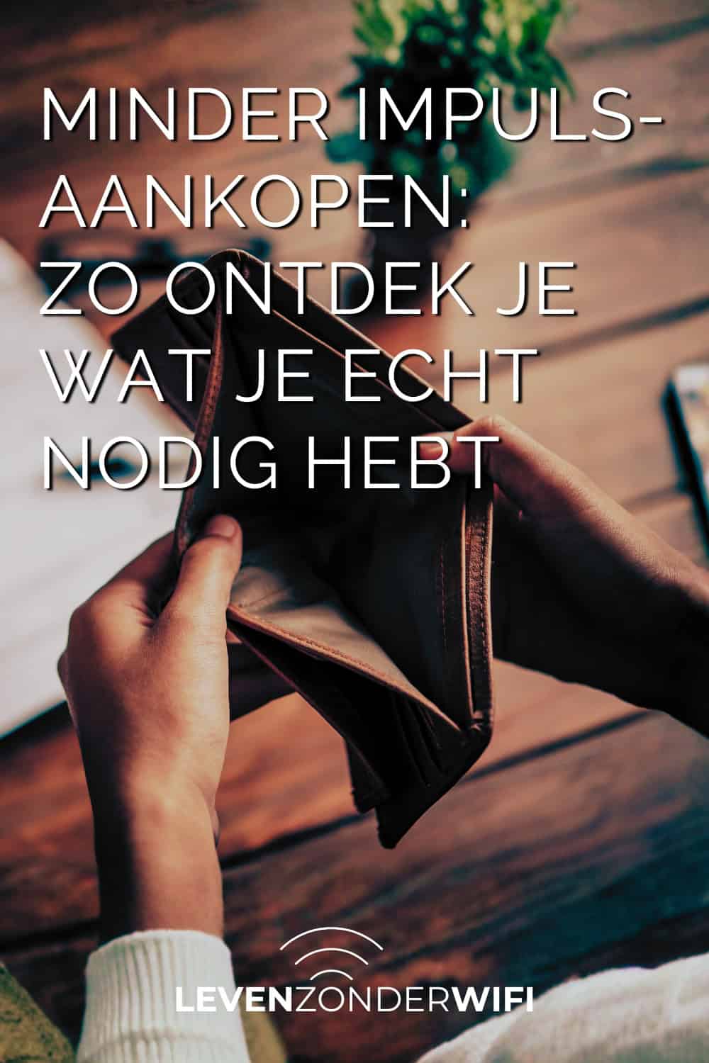 Minder impulsaankopen zo ontdek je wat je echt nodig hebt - iemand die een lege portemonnee opent