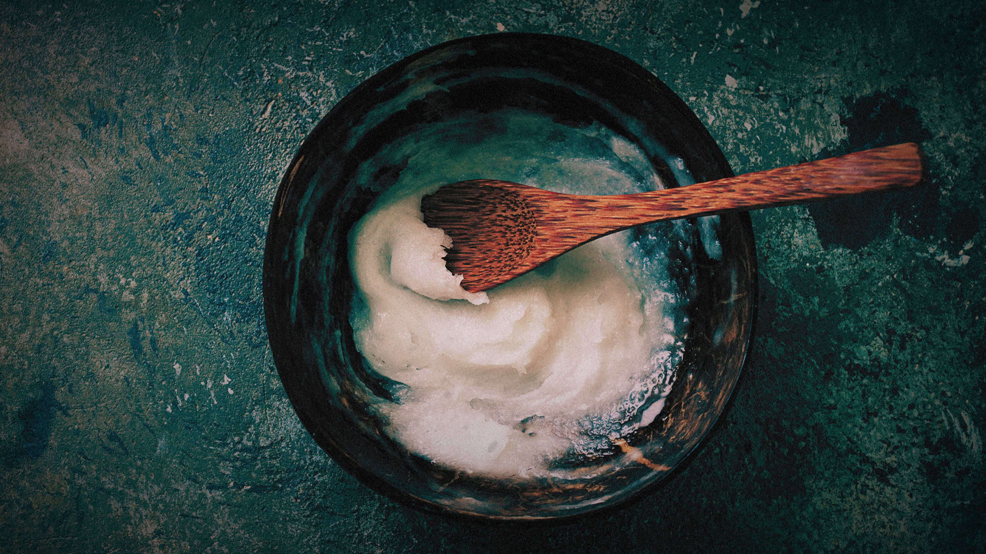 Tandpasta maken van kokosolie en baking soda