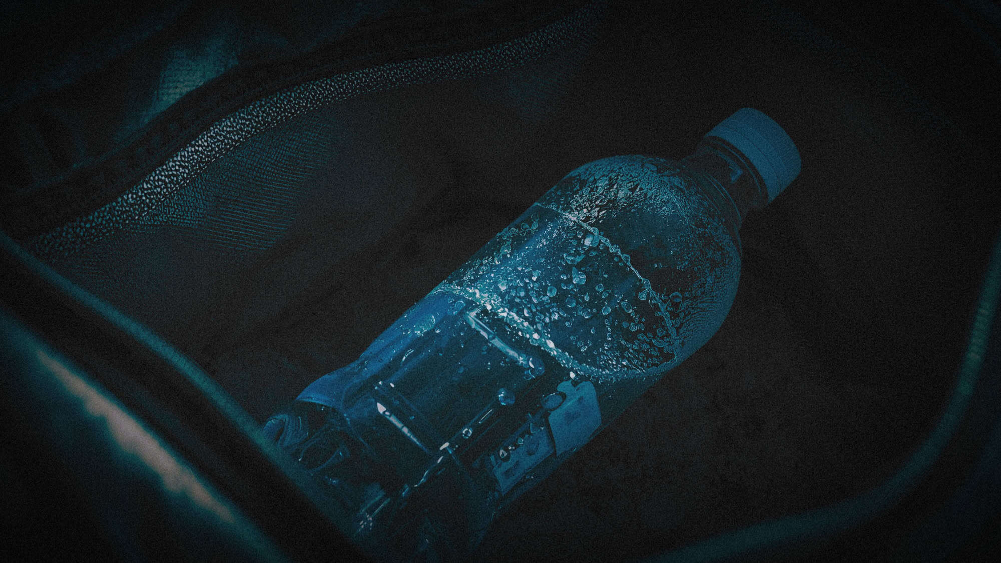 Waarom bevroren flessen water zo handig zijn in noodsituaties en op warme dagen