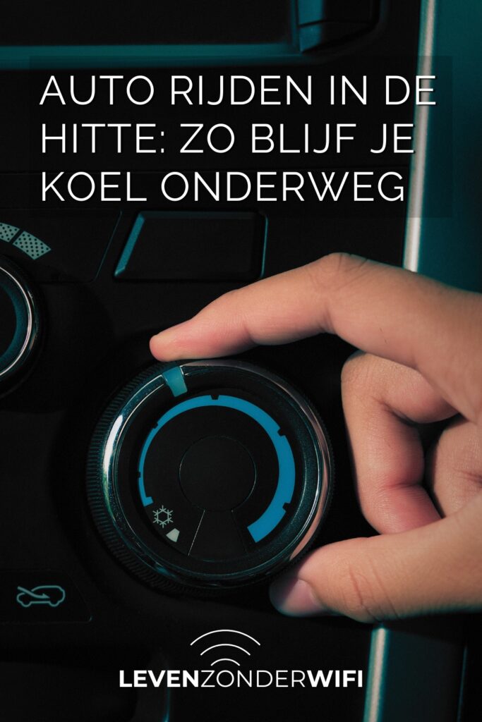 Iemand die aan de knop van de airco draait. Tekst op de foto: auto rijden in de hitte, zo blijf je koel onderweg